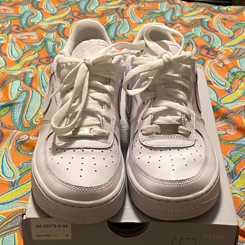 Big kids low top Air Force ones like new size 6